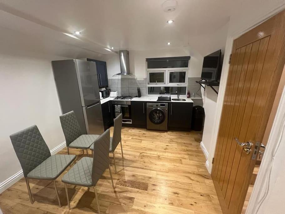 2 Bedroom Apartment In Hampdenrd Londyn Zewnętrze zdjęcie